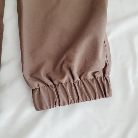 VUORI Elijo Rain Jacket Womans Large Brown Clove Hooded Utility Outdoor New - Picture 16 of 16